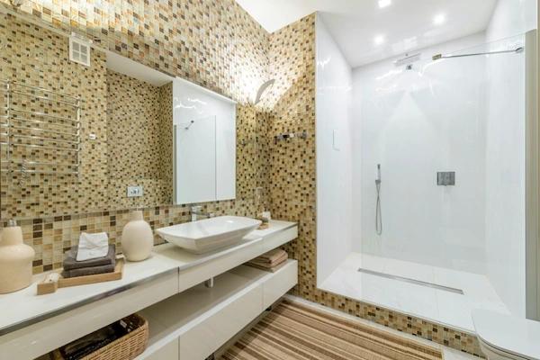 Baño Decorado Virtualmente con IA