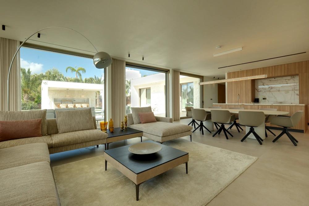 Luxury Villa - Original unedited real estate photo