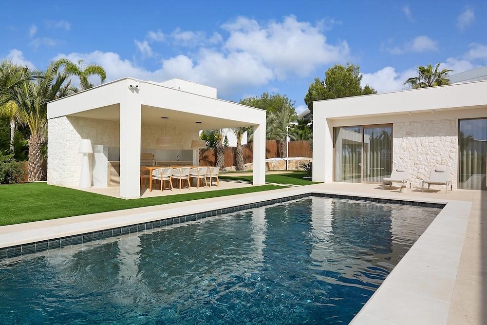 Luxury Villa - AI enhanced real estate photo Luxury Villa - AI enhanced real estate photo
